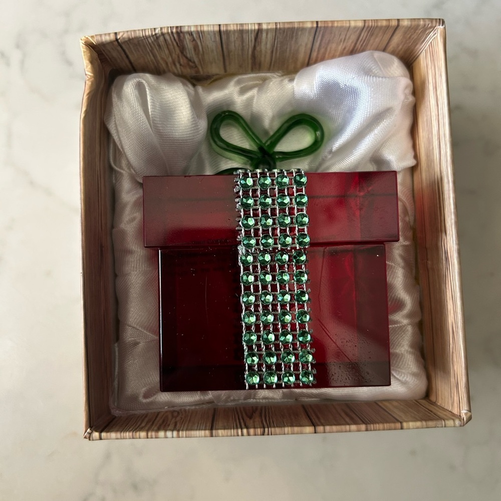 Crystal Gift Box Red with Green Bow - Picture 4 of 6